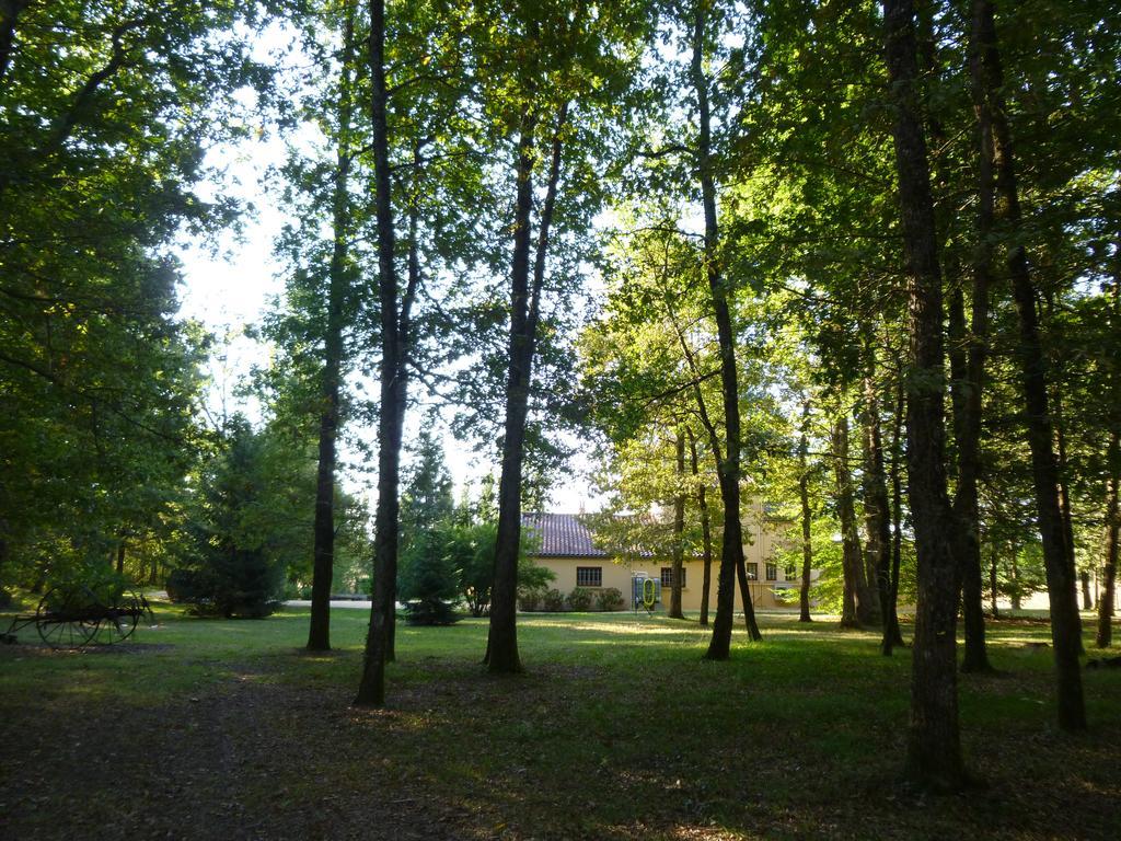 Maison De Vacances Macou 2 Capdrot Exterior photo