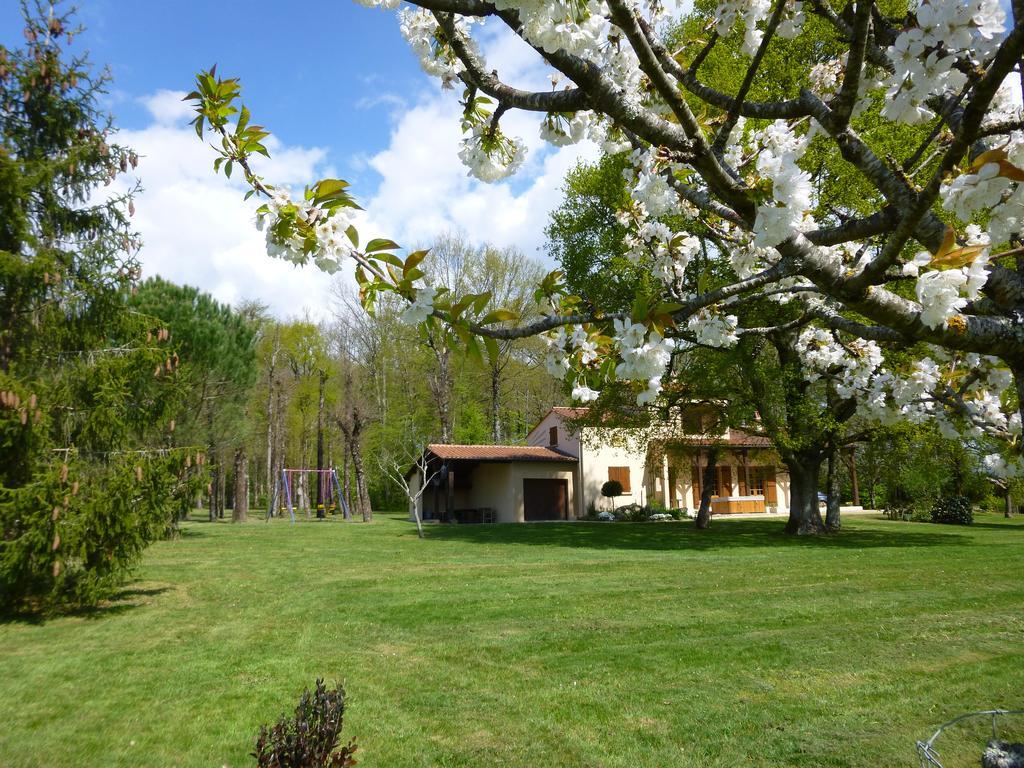 Maison De Vacances Macou 2 Capdrot Exterior photo